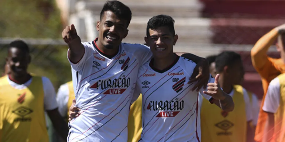Furacão se recusava a entrar em campo na quarta-feira para enfrentar o Paraná