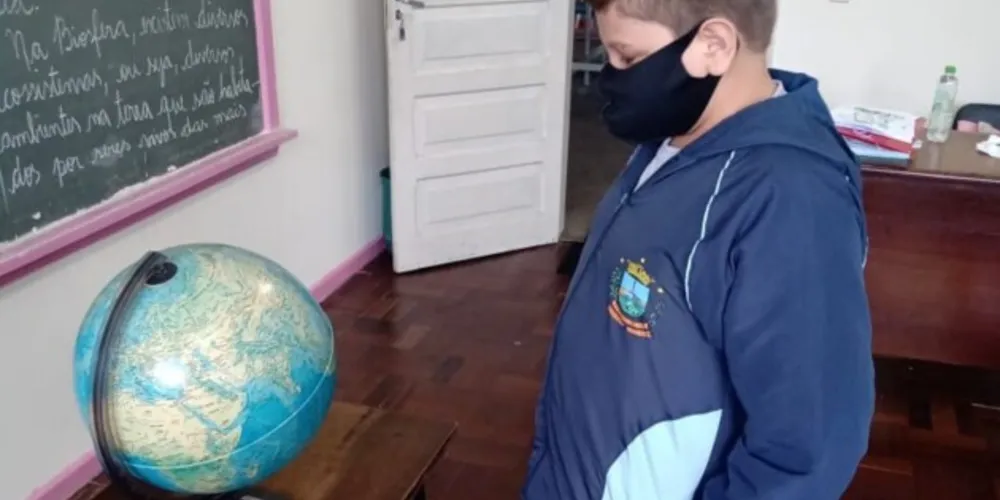 Alunos puderam trabalhar com o globo terrestre na sala de aula