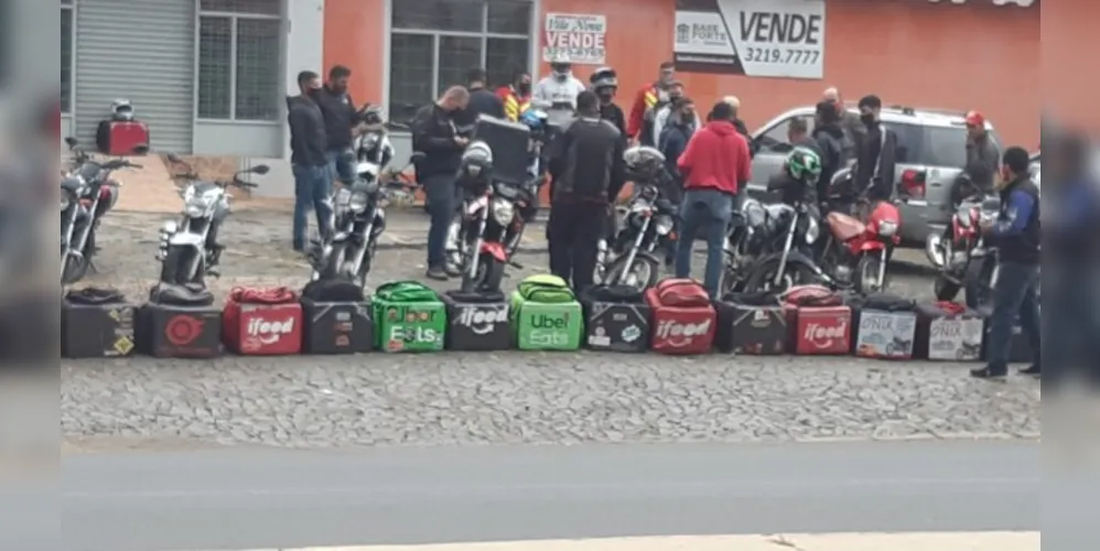 Ato ocorre na esquina entre a avenida Carlos Cavalcanti e a Rua João Thomé