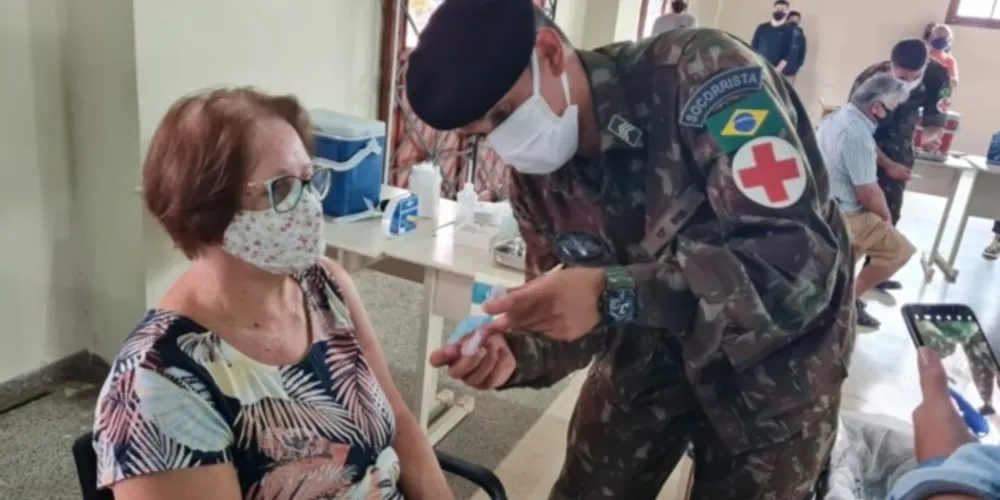 Equipes do Exército vão atuar no Centro de Eventos, Estação Arte e Restaurante Popular para ajudar na aplicação das doses