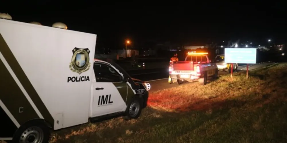 Corpo foi localizado às margens da PR-151 na noite deste sábado (24)