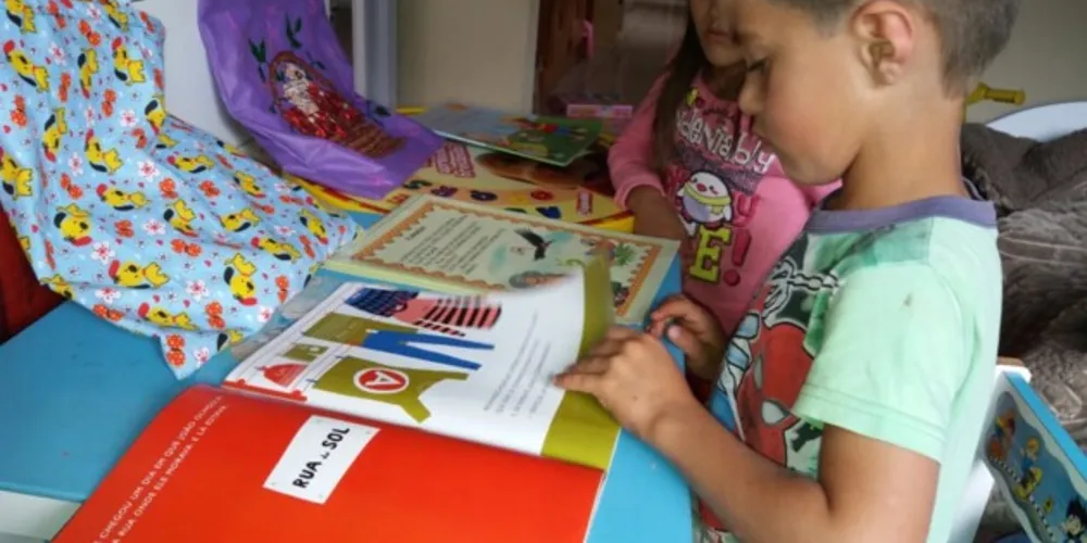 Alunos vem recebendo material em casa