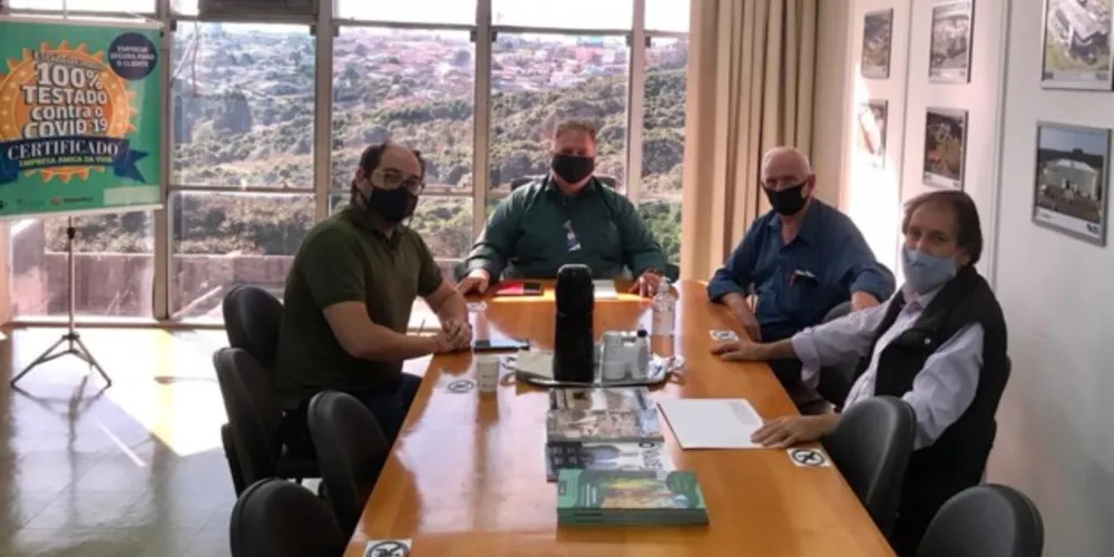 Reunião entre sindicatos aconteceu na tarde desta terça-feira