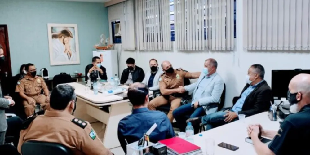 Reunião aconteceu na sede da 13ª Subdivisão Policial de Ponta Grossa com liderança políticas e de segurança da cidade e estado 