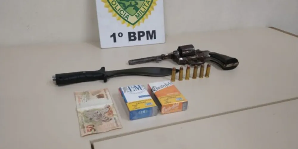 A dupla, um homem de 32 anos e um adolescente de 16 anos foram encaminhados para a 13ª Subdivisão Policial