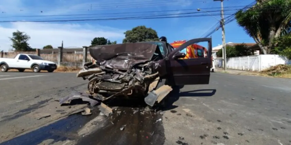 Colisão foi registrada no início da tarde desta terça-feira (4), na Vila Marina