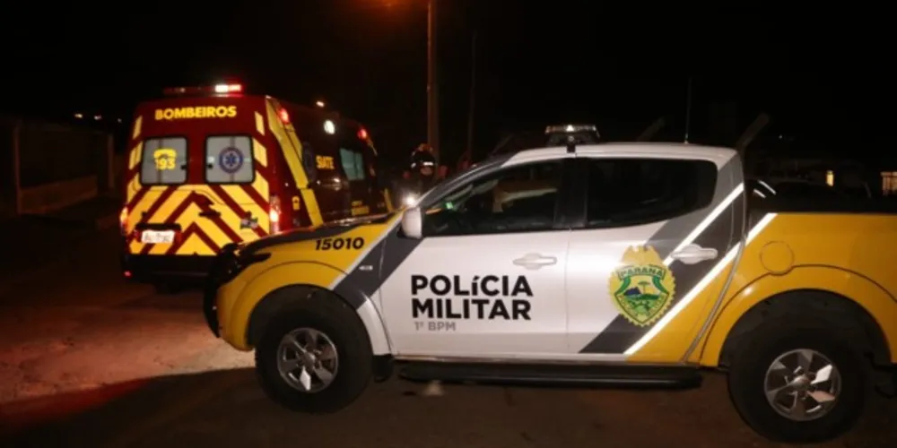 Tiros atingiram o tórax, braço e ombro da mulher. Ela está em estado grave na Santa Casa de Misericórdia