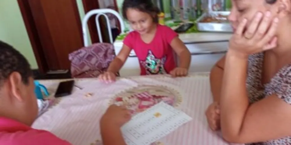 Alunos registraram seus momentos com a família em casa