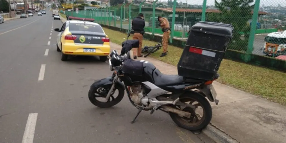 O acidente mobilizou socorristas do Siate e uma equipe da Polícia Militar na Rua Nicolau kluppel Neto
