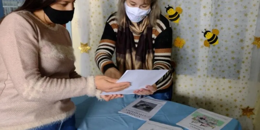 Atividades impressas, em áudio e vídeo, ajudam educandos na atual configuração de ensino 