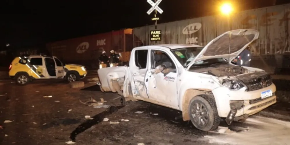 Ocupantes do veículo fugiram do local da ocorrência. O acidente foi registrado na madrugada deste sábado (15)