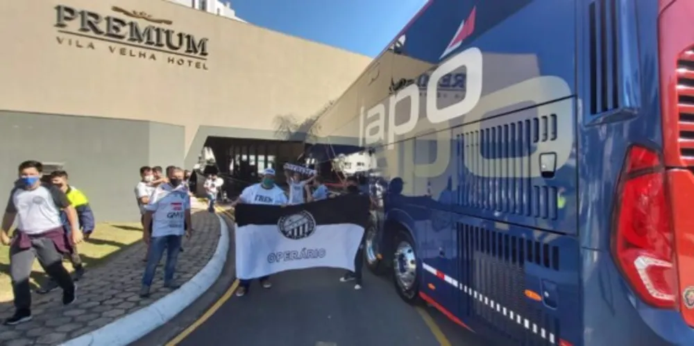 Imagem ilustrativa da imagem Torcida alvinegra faz carreata para empurrar o Fantasma