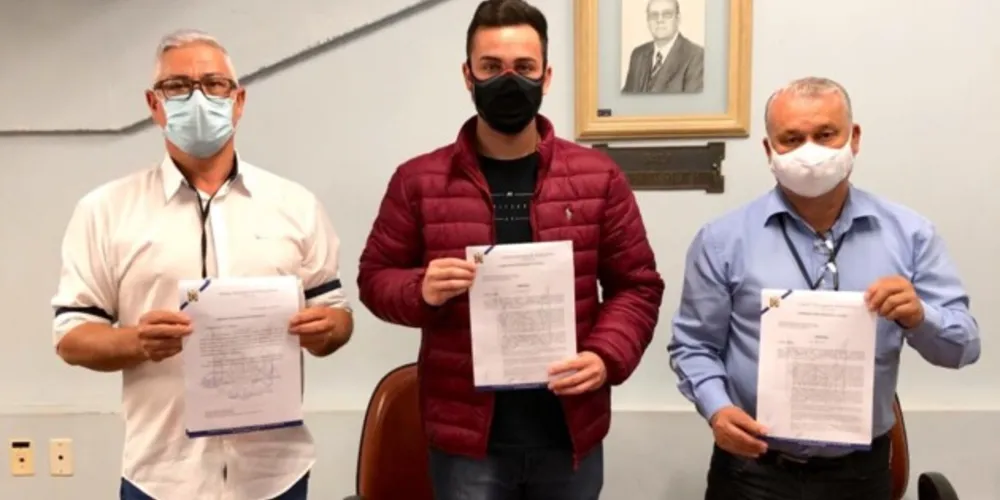 Vereadores Léo Farmacêutico, Filipe Chociai e Izaías Salustiano.