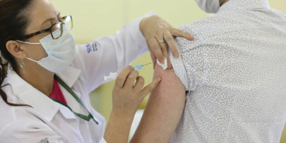 Estado iniciará a vacinação geral por ordem decrescente de idade, dos 59 aos 18 anos