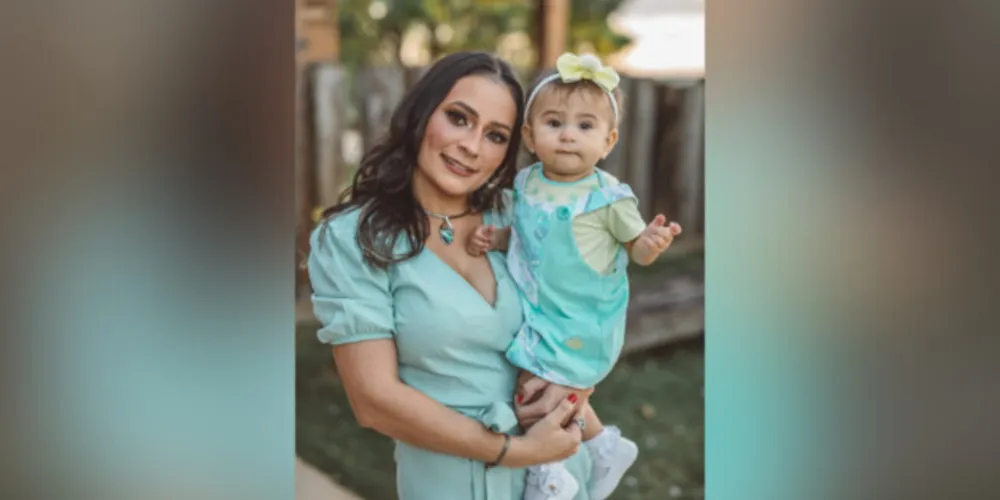 Ana Carolina Silva e sua filha Helena Silva