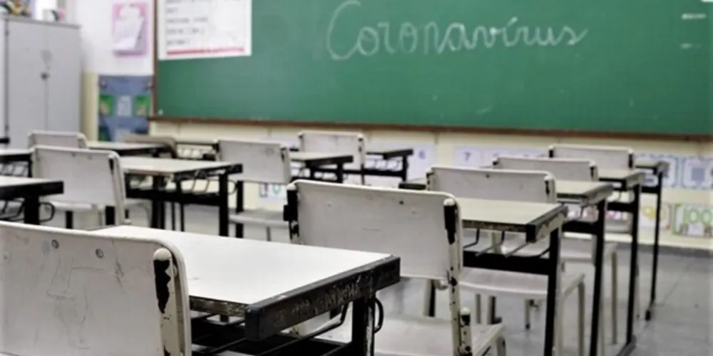 Decisão leva em conta o alto número de casos ativos da covid-19 no município