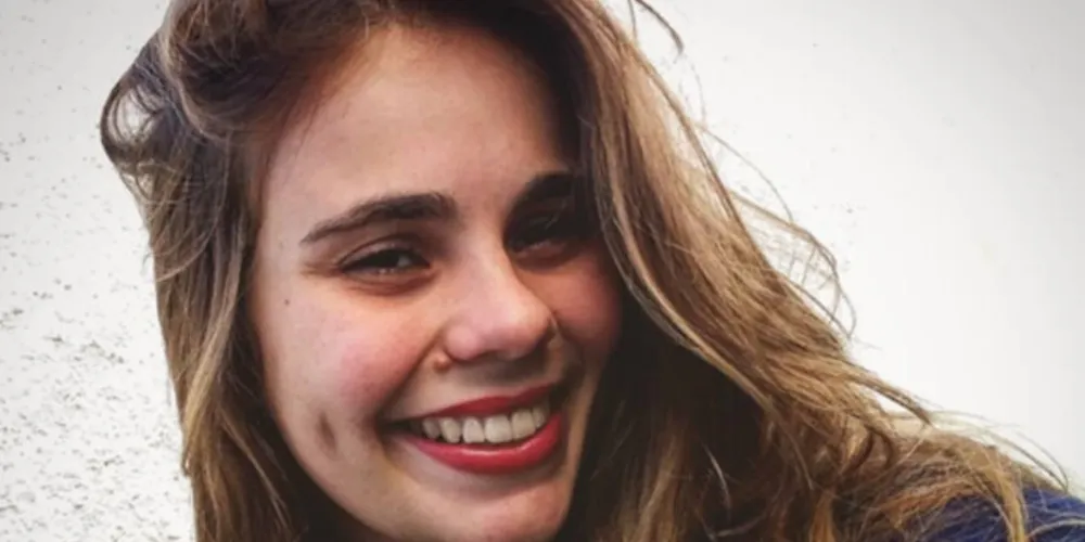 Bianca Lourenço Caputo, 21 anos, estudante de Serviço Social, oceanógrafa de coração,
apaixonada pelo mar, por escrita e por histórias de tempos antigos.