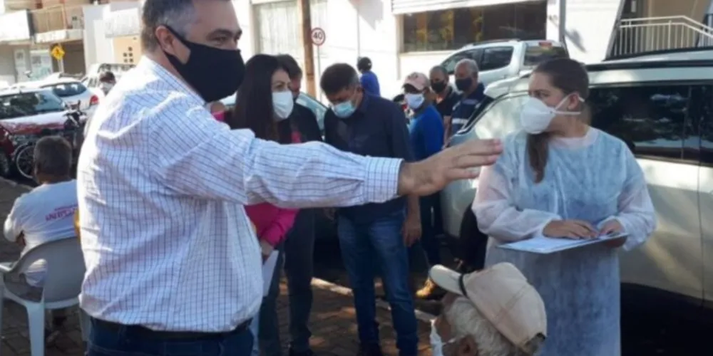 Beto Preto acompanha a vacinação neste domingo, no Centro de Eventos