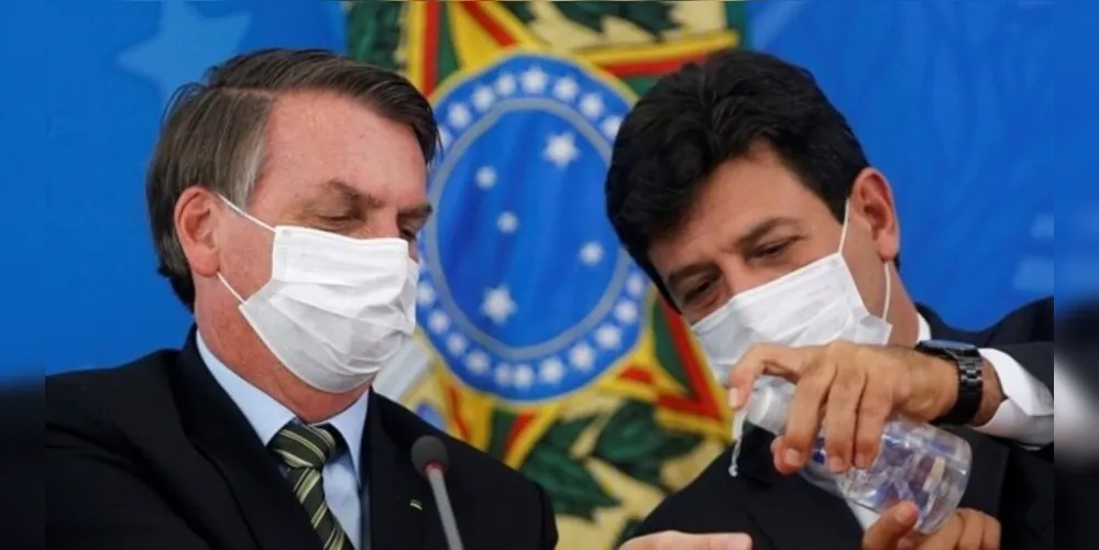 Em livro, ex-ministro diz que presidente não se importava com dados da pandemia e se limitava a defender a cloroquina