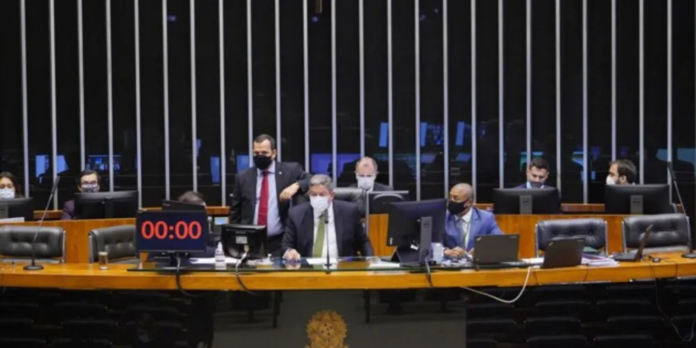 Projeto prevê reabertura da educação básica e superior