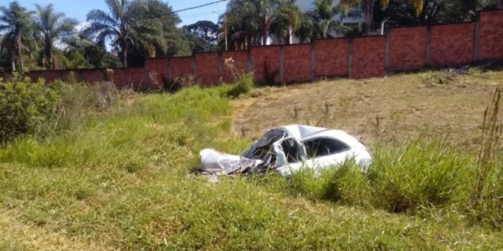 Celta envolvido no acidente tem placas de Ponta Grossa