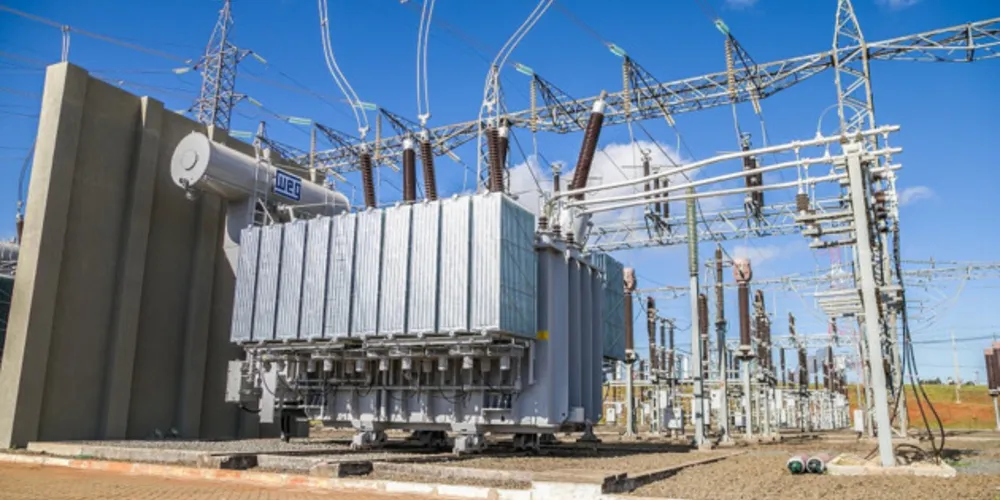 A subestação Ponta Grossa Sul opera em 230 mil Volts (kV)