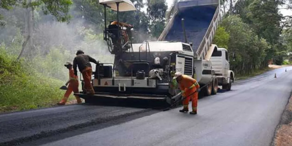 Serviços estão em andamento em trecho da PRC-487 e da PR-522