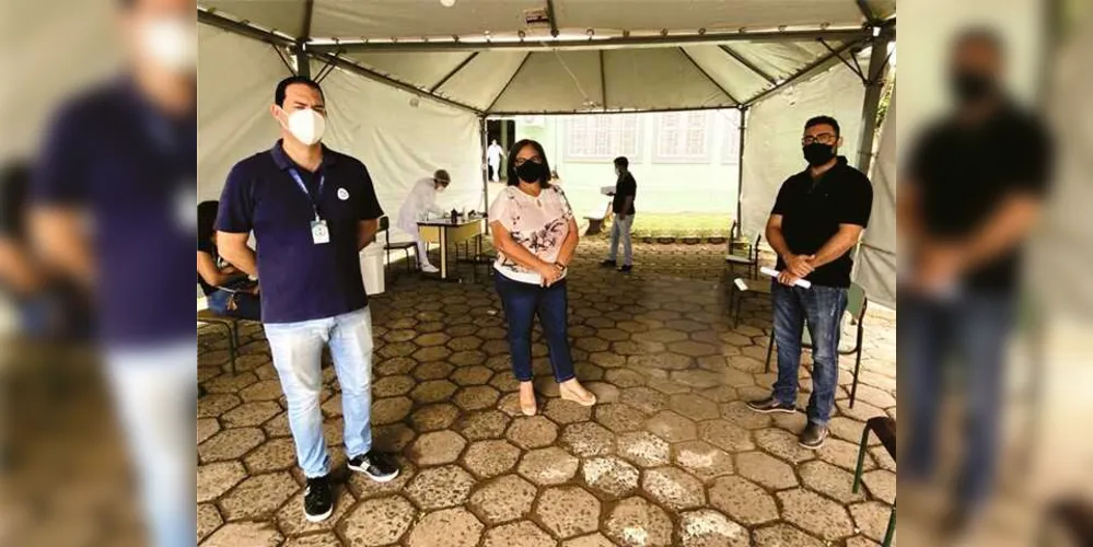 Gestora acompanha os atendimentos e o fluxo de pacientes no Hospital Municipal Carolina Lupion 