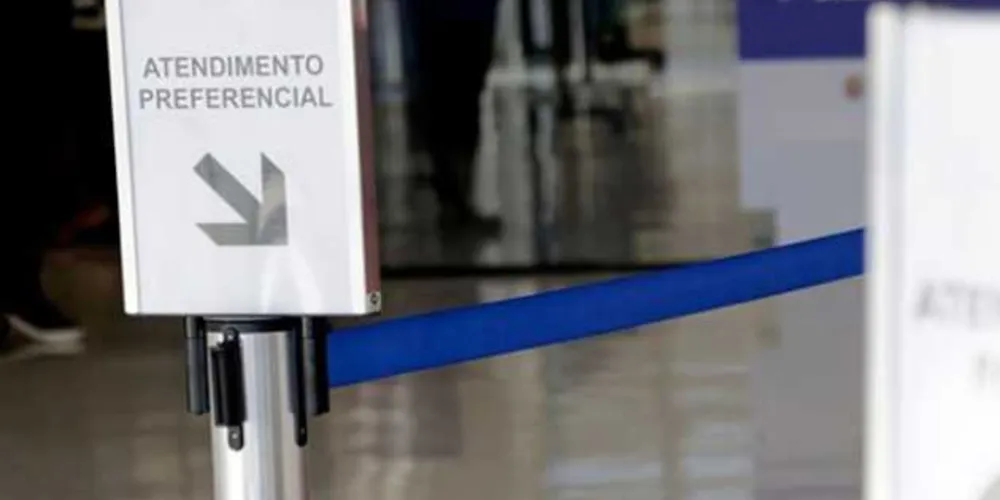 Locais deverão adequar as placas de identificação dos guichês de atendimento preferencial.