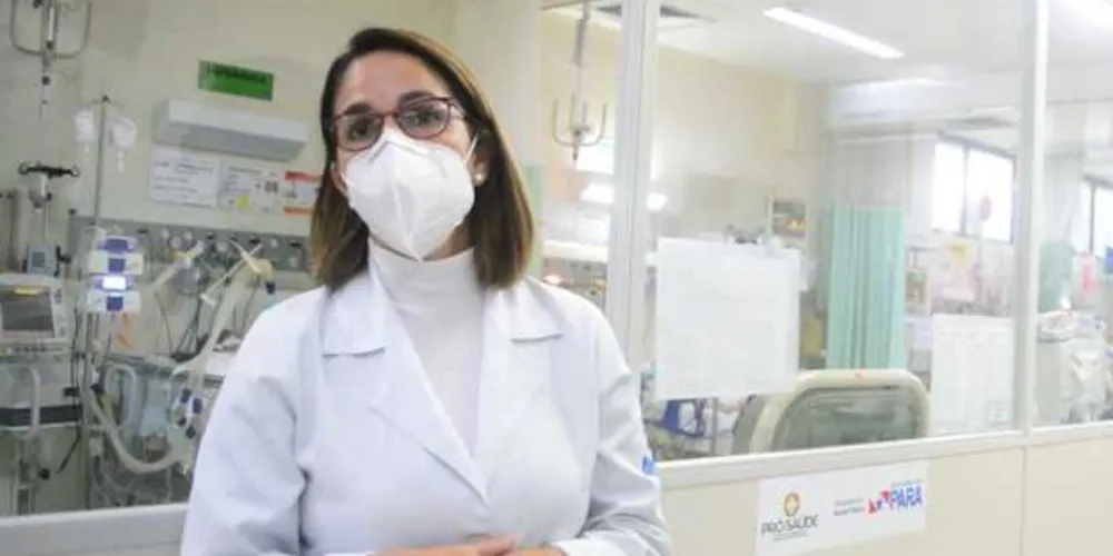 Médica fez relato emocionante sobre um ano de luta pela vida de pacientes com covid-19.