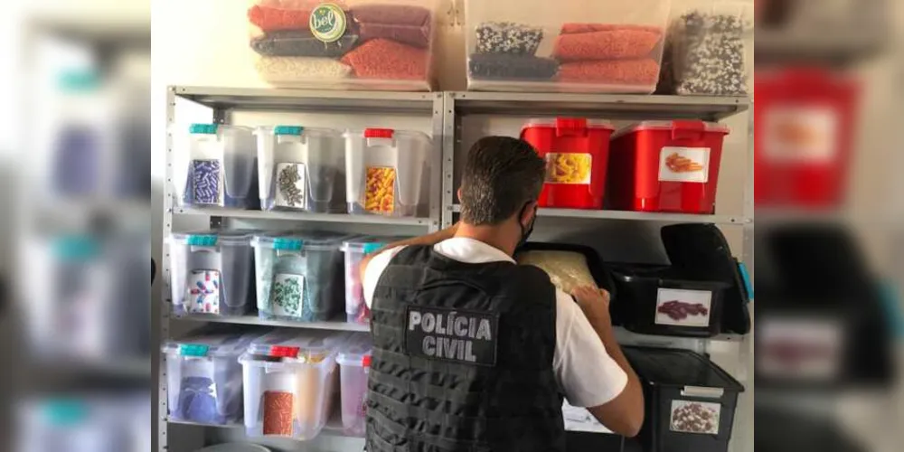 Segundo as autoridades, o local funcionava sem autorização da Vigilância Sanitária. Abordagem ocorreu nesta sexta-feira (12)