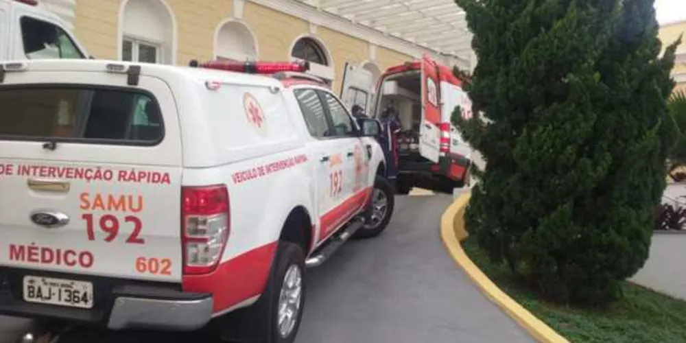 Neste sábado (13), quatro pacientes aguardavam vaga na UTI do hospital