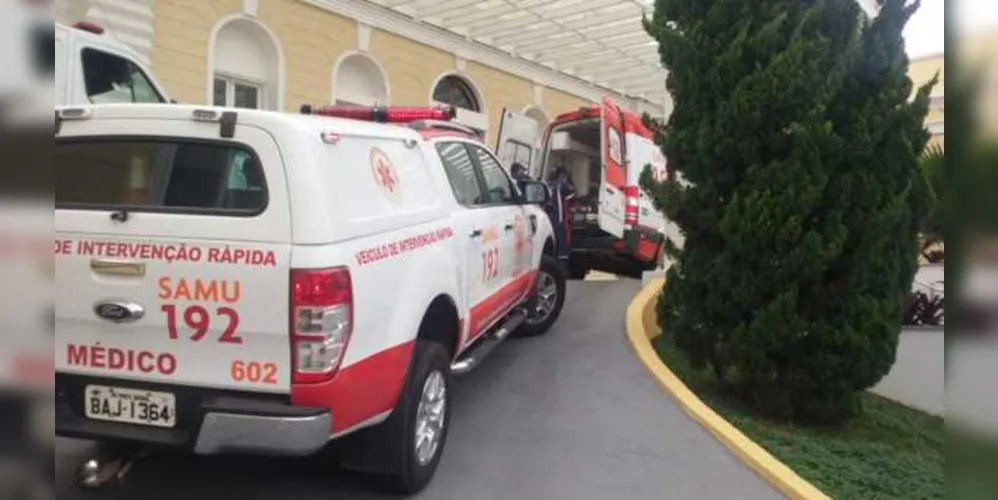 Neste sábado (13), quatro pacientes aguardavam vaga na UTI do hospital