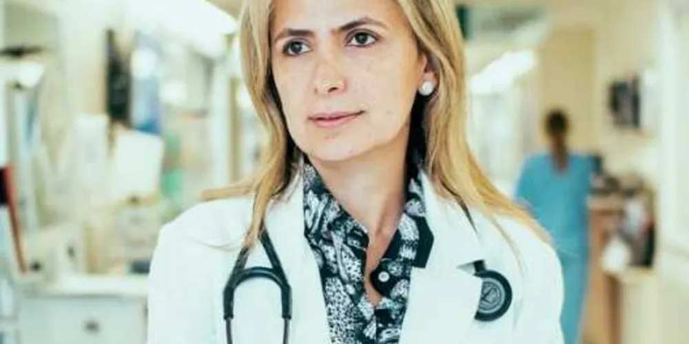 Ludhmila Abrahão Hajjar tem 43 anos e é cardiologista no Instituto do Coração de São Paulo (Incor) e também trabalha na rede de hospitais Vila Nova Star.