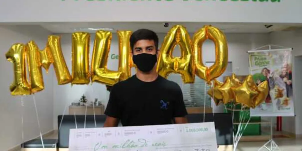 Em 2020, Felipe Zulin representou o pai Saulo Zulin na premiação da campanha de poupança e recebeu o prêmio de R$ 1 milhão