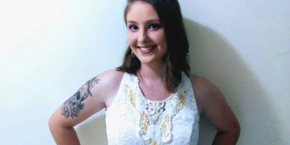Fernanda Wiegand Mayer, 21 anos, nascida em Palmeira. Ama cães, livros, café e boa música.