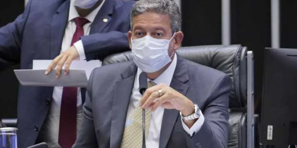 Votação foi concluída no começo da madrugada desta quarta-feira (17).