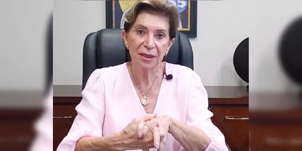 Elizabeth Schmidt relatou que está sofrendo com hostilidades, pessoas tentando pichar os muros de sua residência e soltando rojões na porta de casa