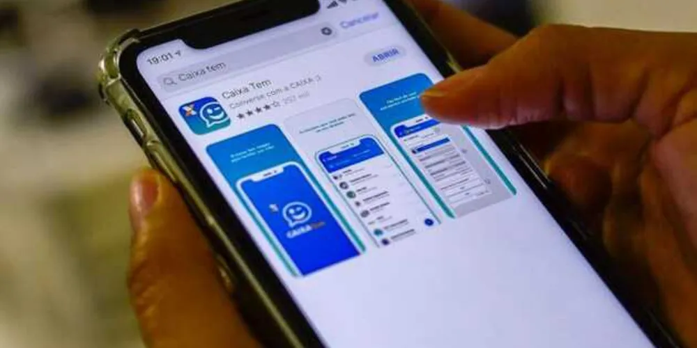 A atualização é feita inteiramente pelo celular, bastando o usuário seguir as instruções do aplicativo