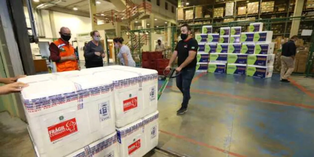 Novas unidades serão aplicadas em idosos, profissionais da saúde e povos de comunidades tradicionais quilombolas. Distribuição acontece na próxima segunda-feira