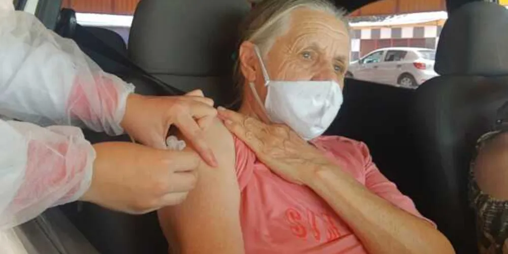 Nesta etapa, idosos entre 75 e 78 anos receberam a primeira dose da imunização