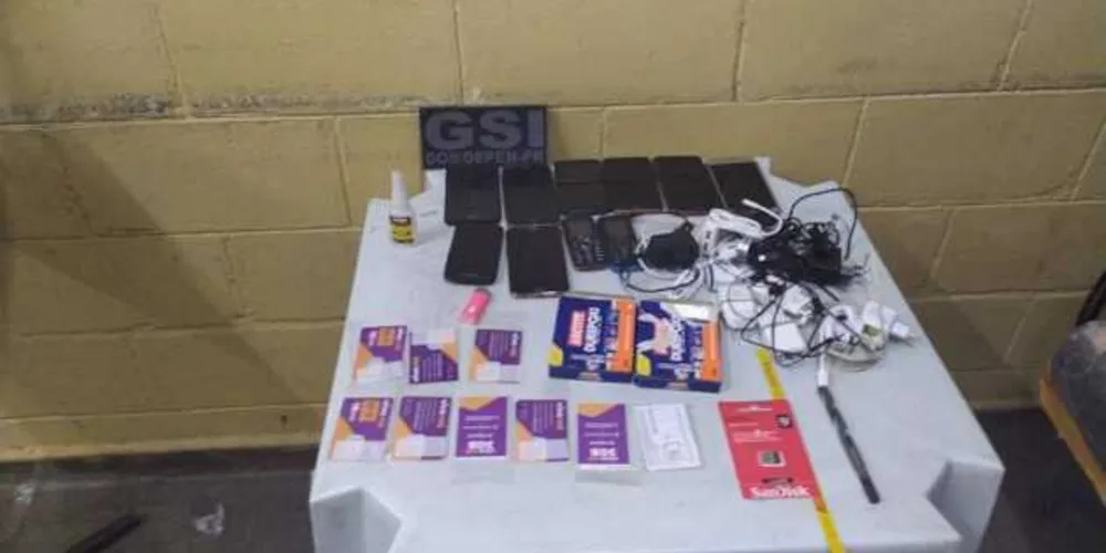 Ação foi flagrada por câmeras de monitoramento na madrugada deste domingo (21)