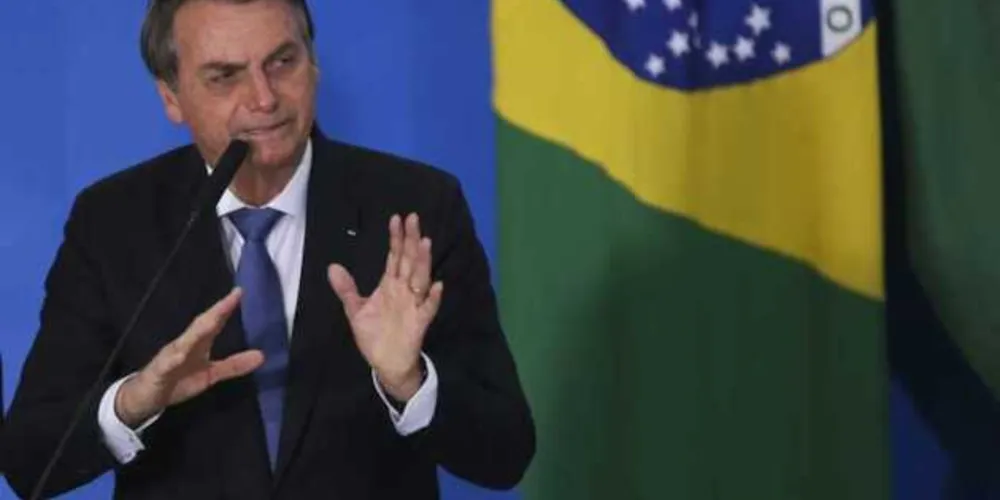 Em discurso, o presidente voltou a criticar as medidas de isolamento social impostas por governadores