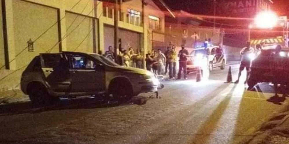 Acidente aconteceu neste domingo e mobilizou o Corpo de Bombeiros na Rua Londrina, na Vila Santo Antônio