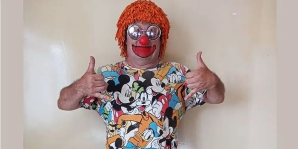 Luciano Pereira, 49, o Palhaço Pop está desempregado e pede cesta básica