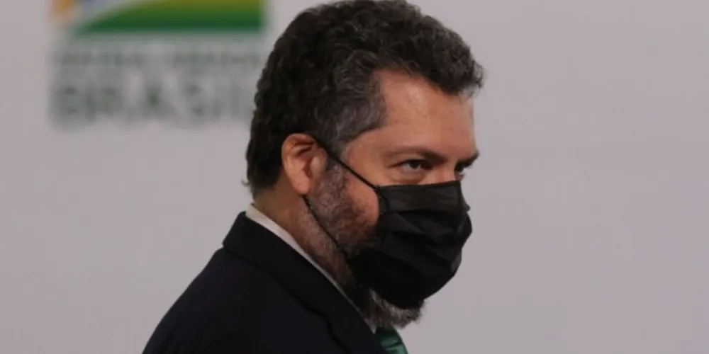 Imagem ilustrativa da imagem Araújo anuncia chegada de IFA para 32 milhões de doses