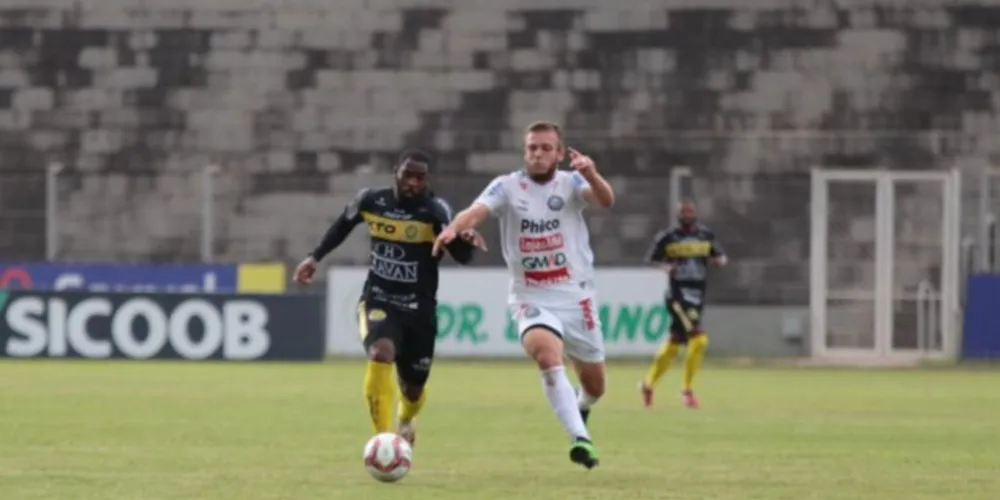 O resultado também coloca o FC Cascavel na liderança isolada do estadual