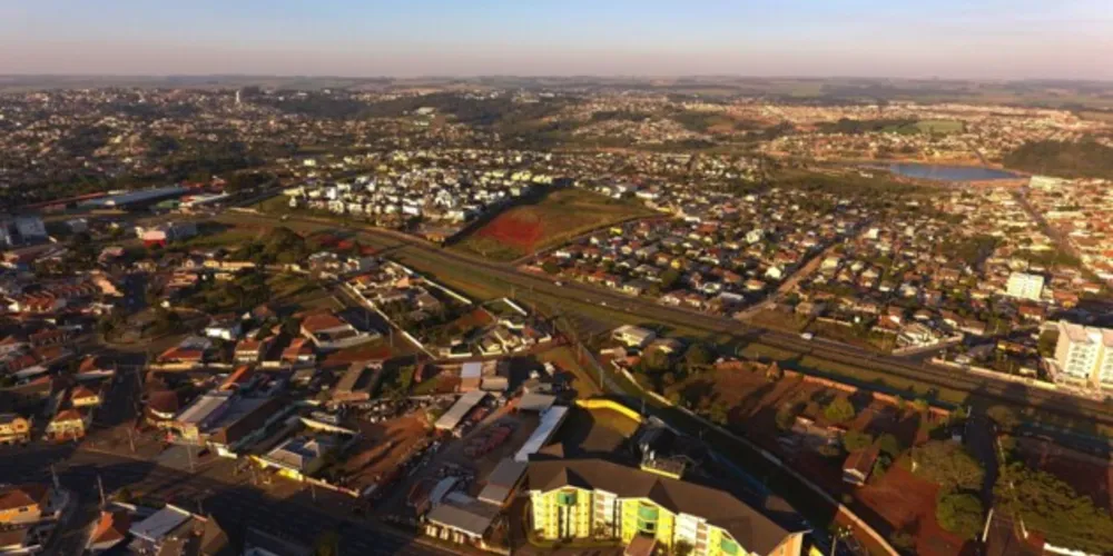 Dados são válidos desde o início da pandemia. PG concentra 60% dos casos e 65% dos óbitos de toda a regional 