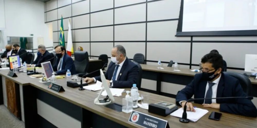 Leis foram feitas após reuniões do prefeito Ulisses Maia com vereadores
