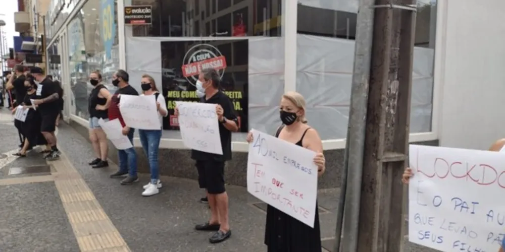 Imagem ilustrativa da imagem Comerciantes de PG protestam na Avenida Vicente Machado